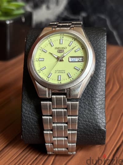 Seiko 5 Automatic  تصميم حربي و ميناء اخضر مضيئ