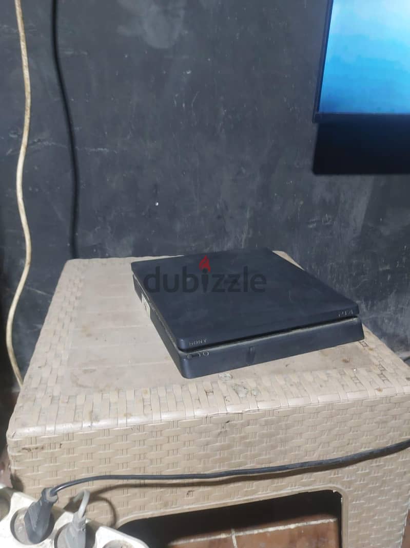 PS4 Slim 1