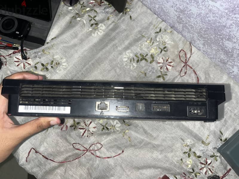 PS3 super slim  + 3 controllers 2 works as will 3