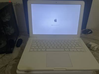 لابتوب MacBook حالته جيده شاشته بحاله جيده وبدون كسر