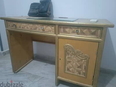 مكتب + تسريحه