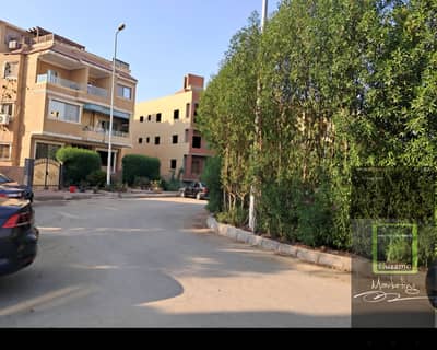 للايجار شقة ٢٣٠م الحى الثامن الشيخ زايد بالمطبخ والتكيفات تشطيب سوبر لوكس للايجار بسعر مميز