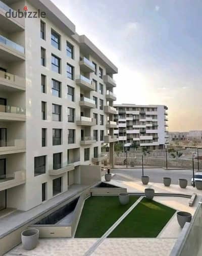 A finished apartment with immediate delivery in Al-Borg Compound in front of the International Medical Center in Al-Shrouk, large in a prime location on green spaces