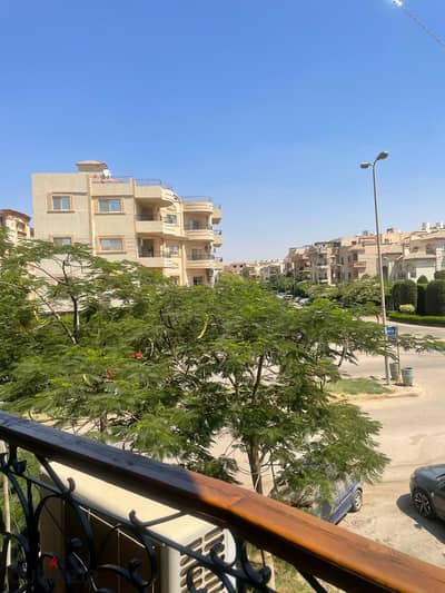 Apartment for sale in the first gathering south of the academy in