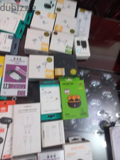 ايربودز وكابلات و جرابات وسماعات