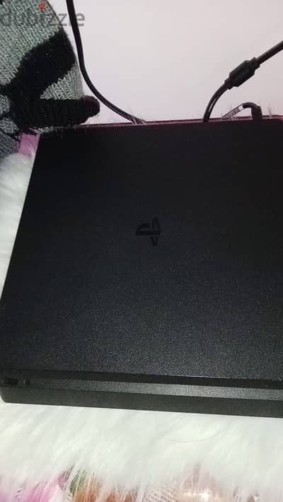 ps4 بحالة ممتازة