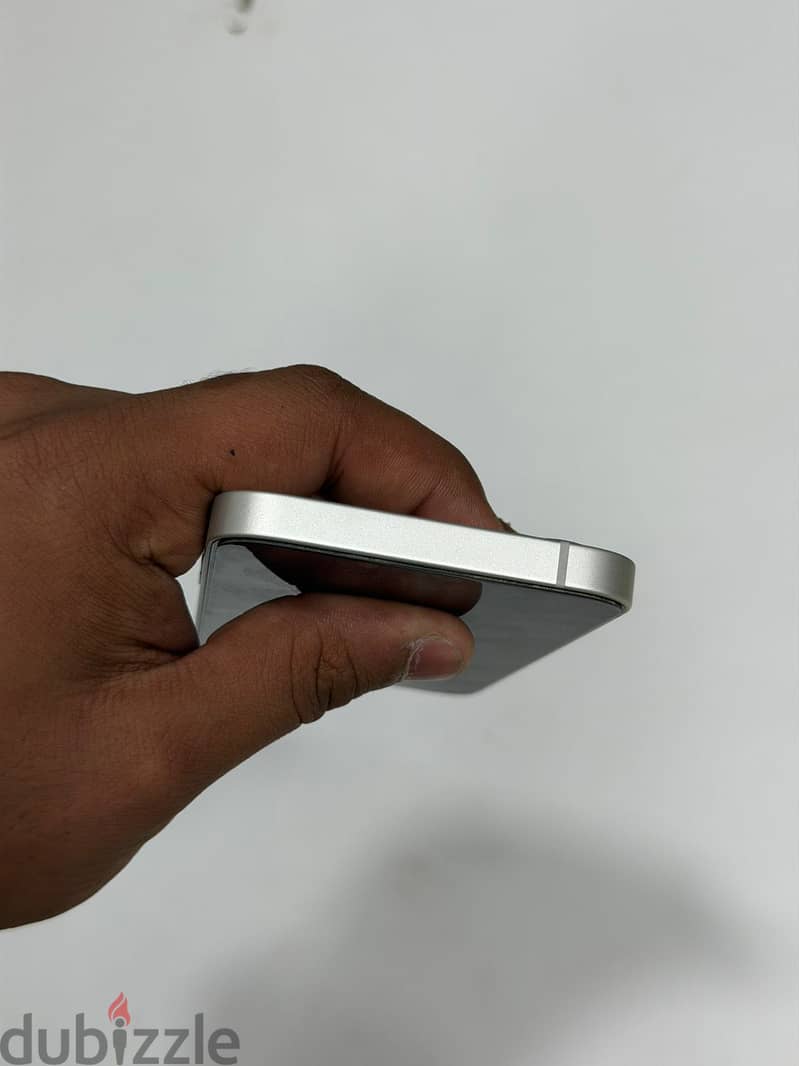 Apple - iPhone 16e 4