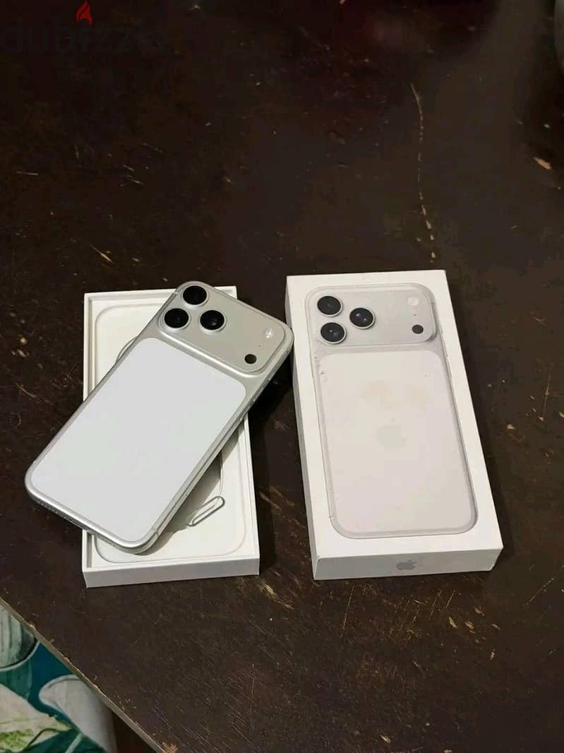 Apple - iPhone 17 Pro Max 2