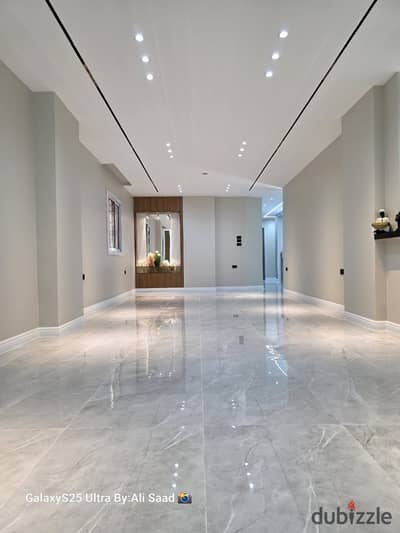 185 square meter apartment with very high finish on Osama Pharmacy street and steps to the club and mall, distinctive location with the Pyramids Gardens
