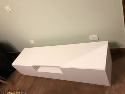 Tv unit بيضاء عموله خشب نظيف استخدام عروسه