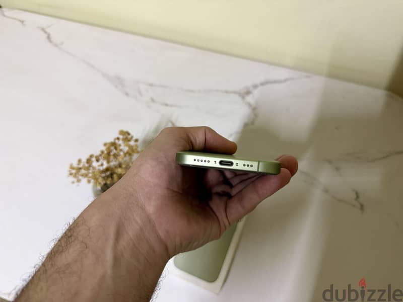 Iphone 17  - Battery 100% 5