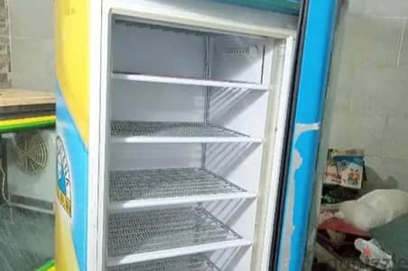 فريزر استراد ايطالي راسي 7 رف بشحنة بلاده بحالة فوق الممتازه