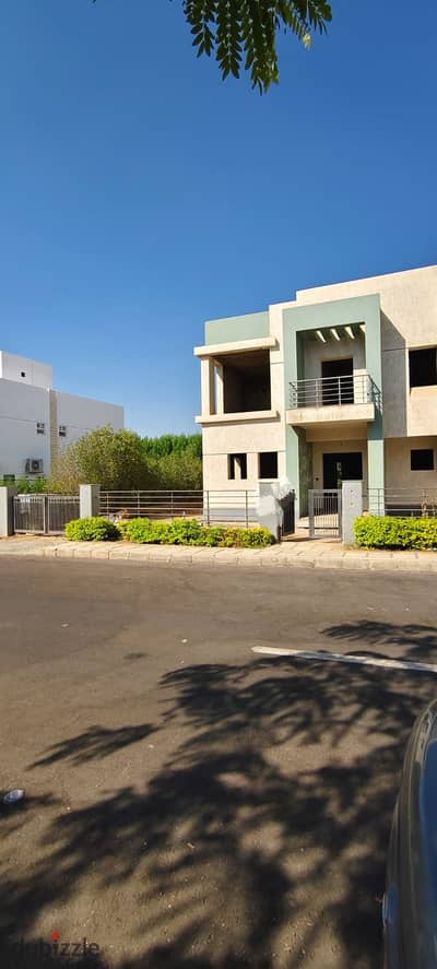 Unique villa for sale Twin House Model J in a prime location with an unspoiled corner