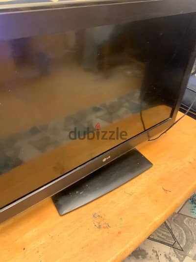 TV screen LG 32 inches