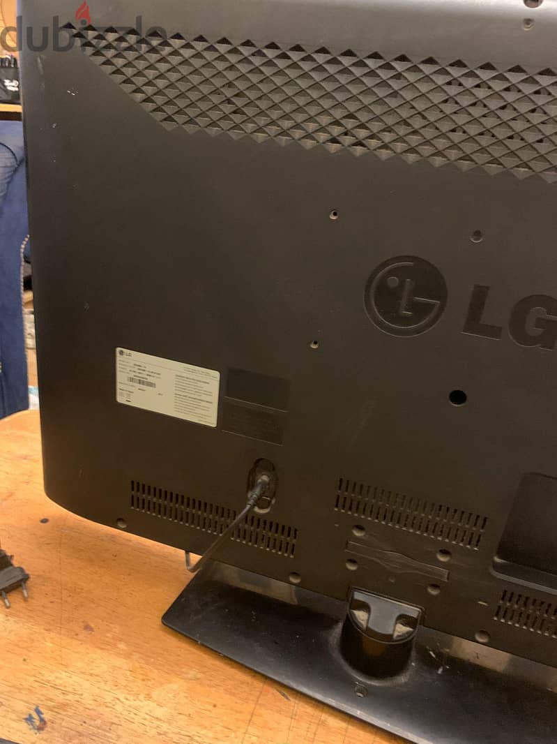 TV screen LG 32 inches 2