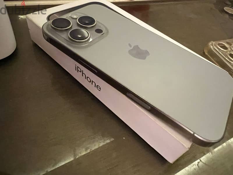 Apple - iPhone 16 Pro 4