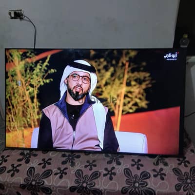 شاشة سامسونج 40 بوصة عادية حالتها فوق الممتازه مفيهاش خربوش واحد