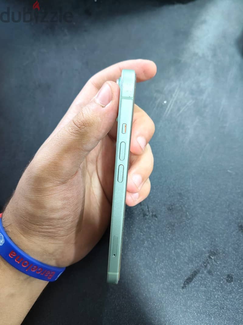 iPhone 15 4