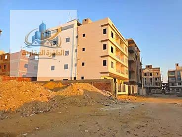 ارض للبيع في شمال الرحاب بها رخصة مباني جاهزه دخله صريجه من يوسف السباعي