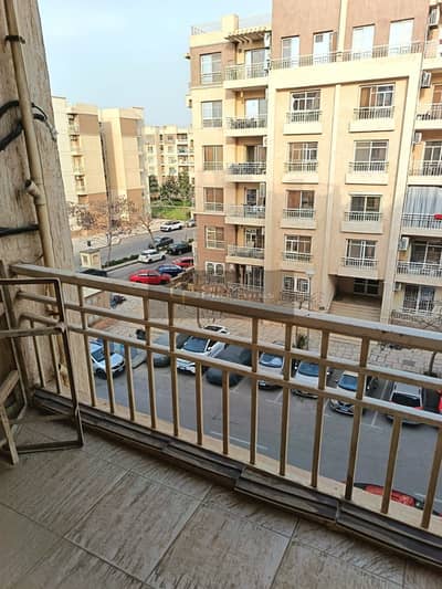 116 SQM Cash Apartment for Sale in Madinaty, 3 Bedrooms, 2 Bathrooms, Prime North-Facing Location, Park & Street View, Steps from All Seasons Park