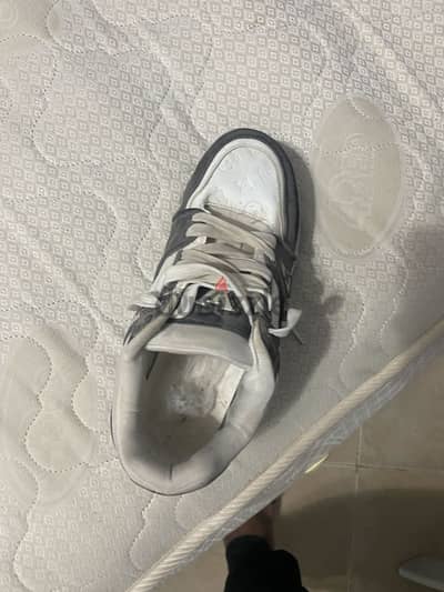 جزمه lv مقاس 44