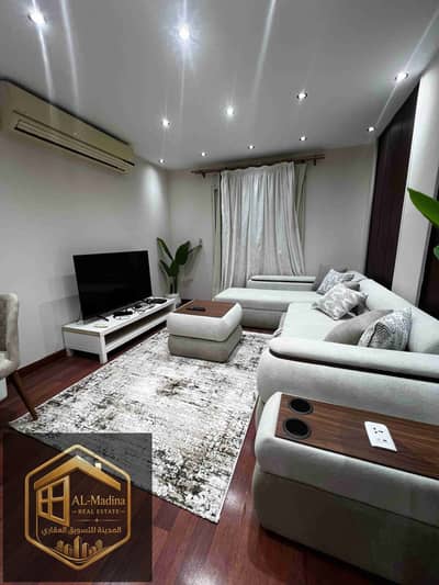 First occupancy apartment, three rooms, special finishes, hotel-style furnishings, close to services.