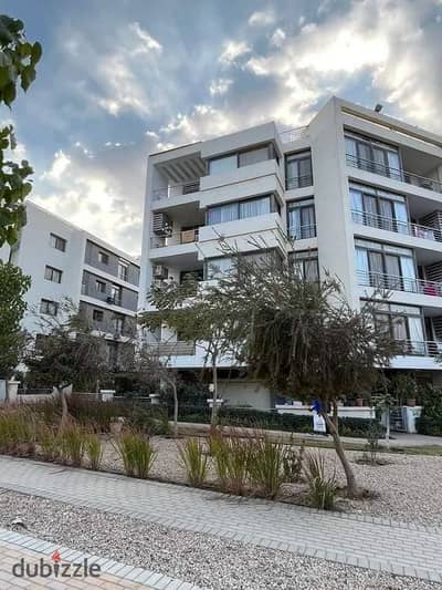 In front of Cairo Airport, minutes from Heliopolis, directly on the Suez Road, a double-view apartment with a sea view overlooking landscaped areas