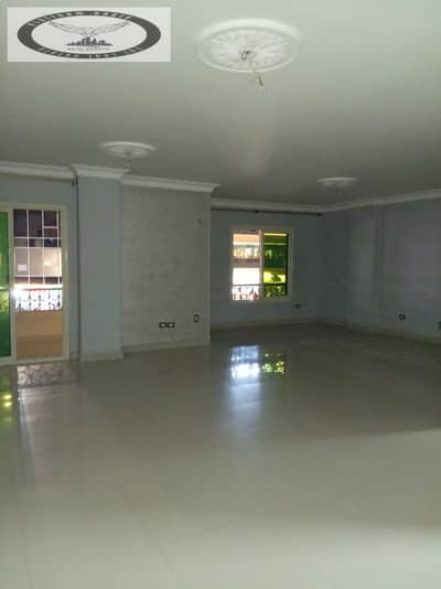 Apartment for rent in First Settlement (Al-Banafseg), near Ahmed Shawqi Axis and Al-Tesaeen Street. Super-lux finish.