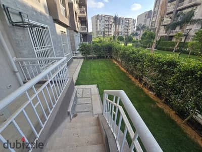 A unique opportunity to own a studio with a garden at a bargain price for quick sale