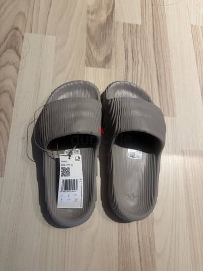 Adidas slide