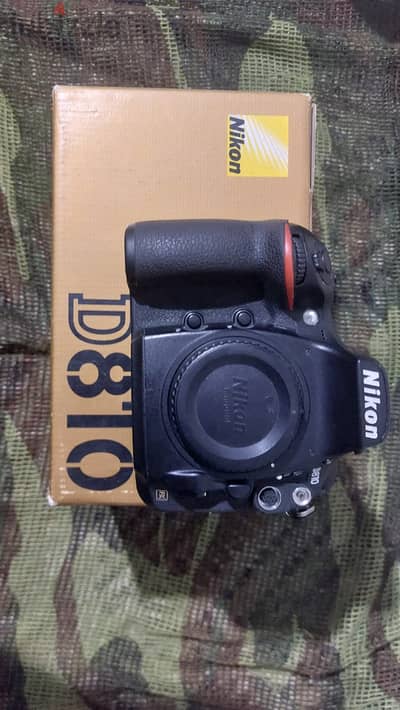 Nikon D810 + Nikon AF 70-300mm بحالة ممتازة والكراتين - شتر 50 ألف