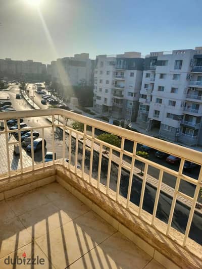 If you’re looking for a first home with an open view and a location on a main street in B10… this is the opportunity for you!   140m² – B10, Group