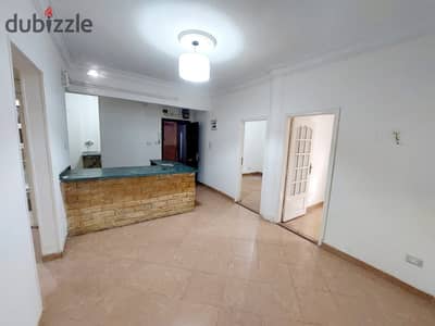 Apartment for rent in Degla, Maadi, ground floor, 4 rooms with kitchen