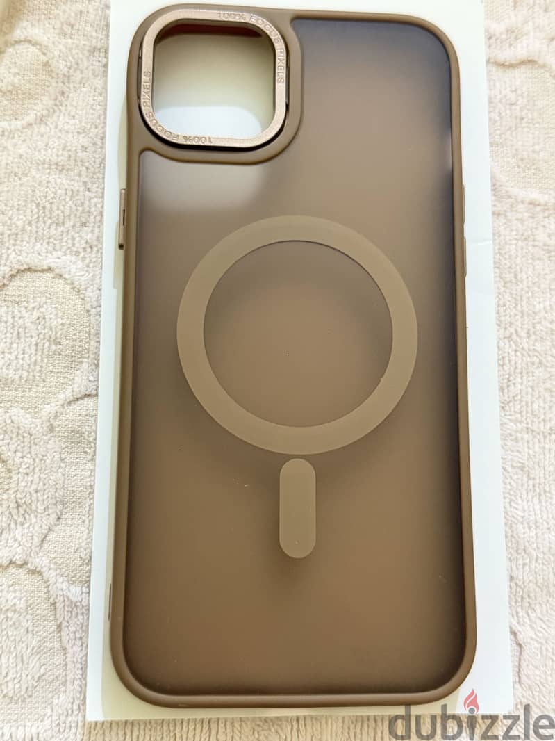 Covers iphone 14 plus used like new 1