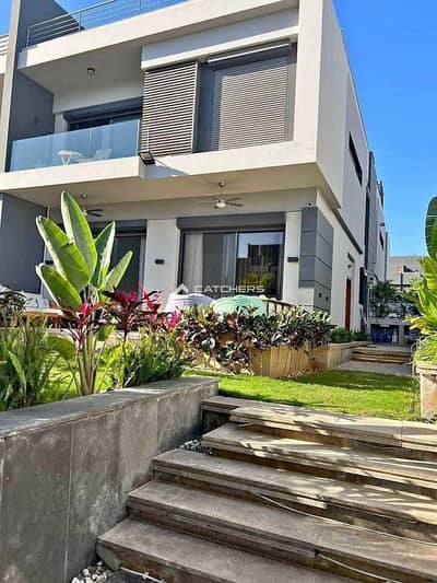 Fully finished townhouse in a prestigious location, villa compound (Patio Town), next to Mivida and the American University