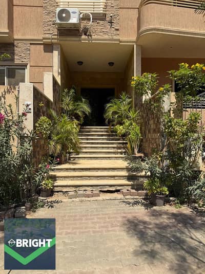 Apartment for sale, ground floor, 200 meters with a 50-meter garden in the Carnation Villas, 6th Settlement