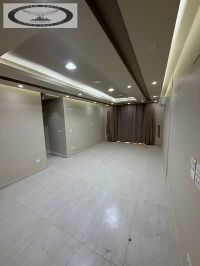 Apartment for rent in the Paradise Compound, New Cairo (Tagamoa)—near the American University (AUC) and 90th Street. Ultra-super-lux finish.