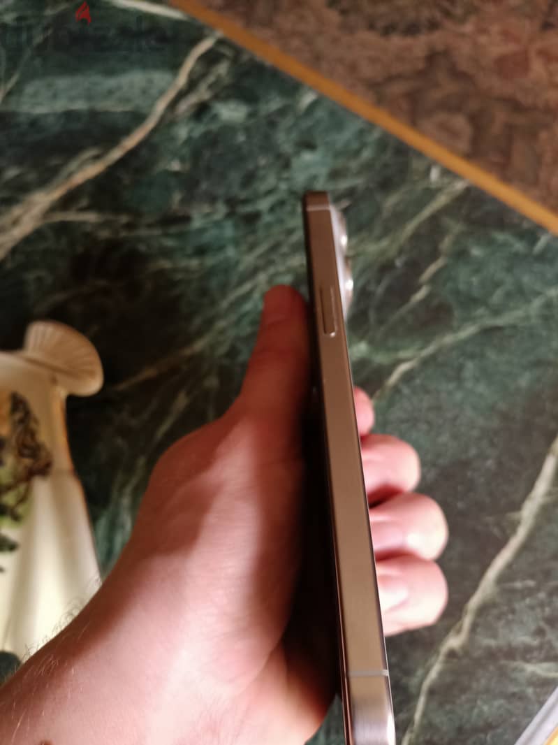 iPhone 15 Pro Max – 256GB 5