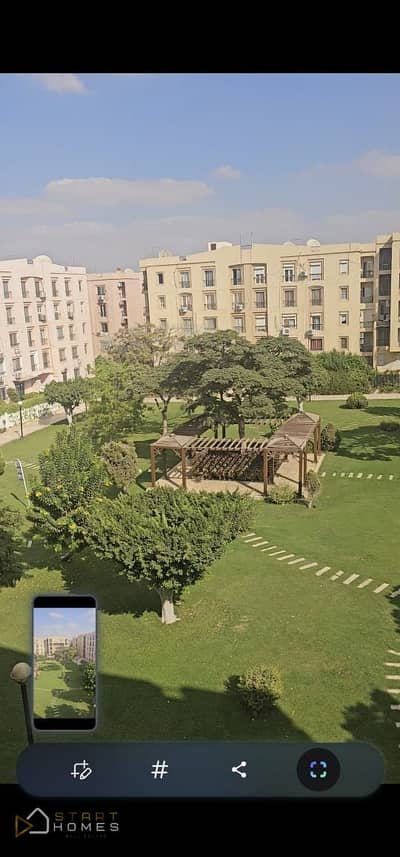 Luxury apartment at a very special price with a wide garden view - near services, the old market, and gates 5 and 6