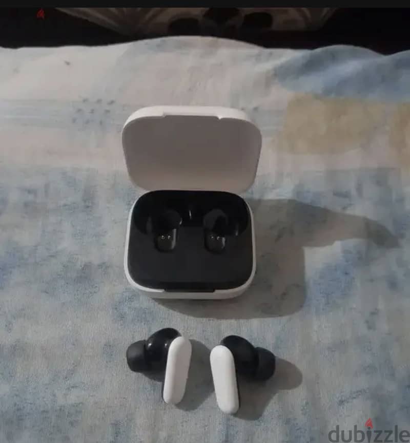 Soundcore r50i nc with 2 cases 1