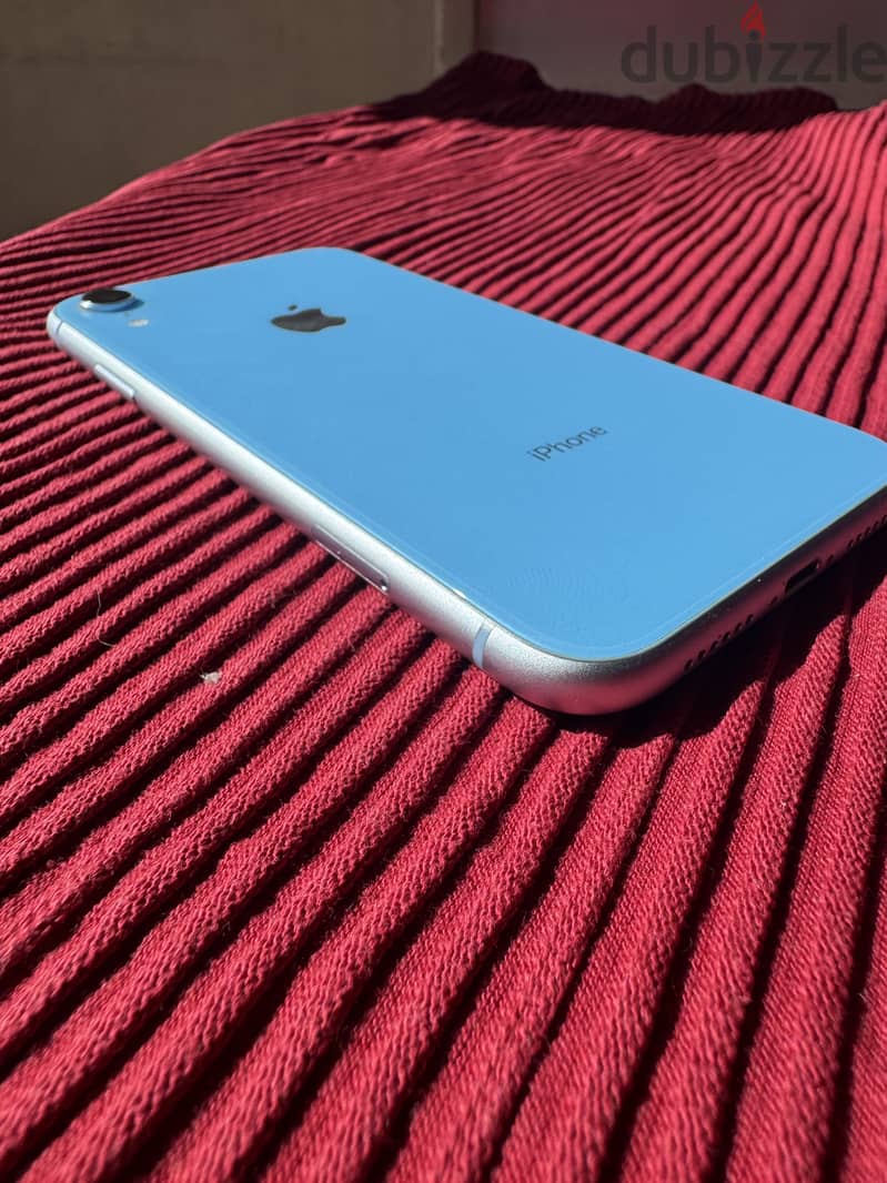 Apple - iPhone XR 1