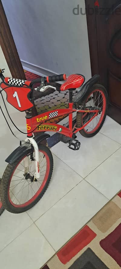 عدد ٢ عجلة أطفال فيراري (Ferrari True) مقاس 20 و ١٦ بحالة ممتازة