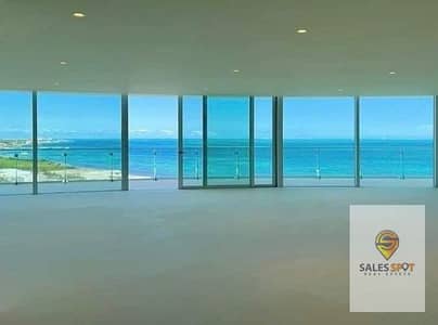 شاليه فوري جاهز للاستثمار او السكن متشطب بالكامل علي البحر مباشر علي اللاجون first row في مزارين العلمين الساحل الشمالي بجوار الابراج mazarine
