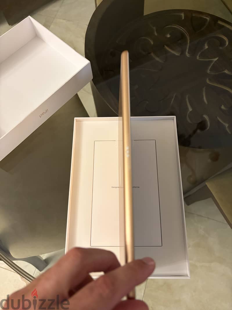 Apple 8th generation Gold (from Canada) 5