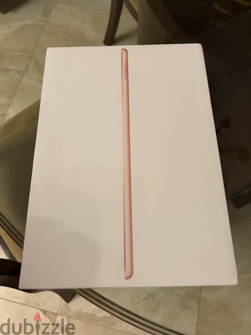 Apple 8th generation Gold (from Canada) 6