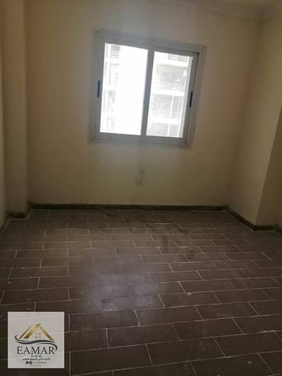 For rent in Dar Misr Al-Qaranful: 130m² apartment, 3rd floor with elevator. North-facing; equipped with gas, water, and electricity.