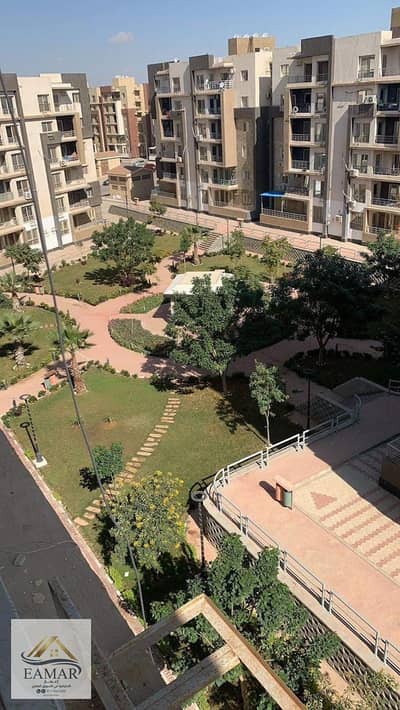 For quick sale in Dar Misr Al Qarnafel, a 140m² apartment on the fifth floor with a garden view.