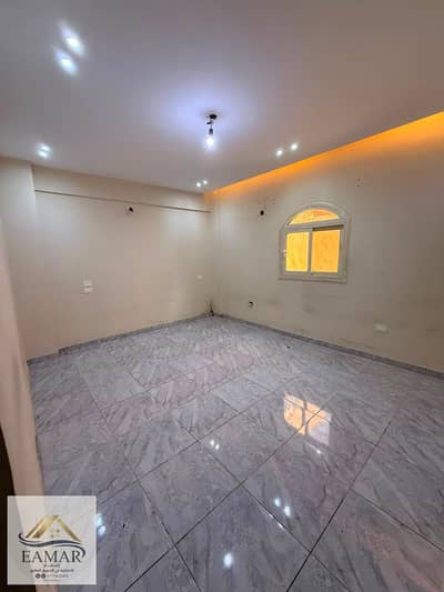 For quick sale in Violet Villas 9, a 160 sq m ground floor apartment with a garden view, steps from Waterway.