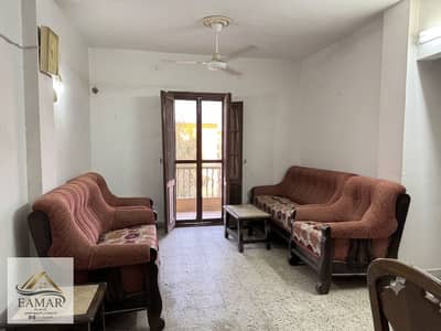 For quick sale, furnished, in the Third Neighborhood, First Settlement. 95 sq m apartment on the fourth and top floor.