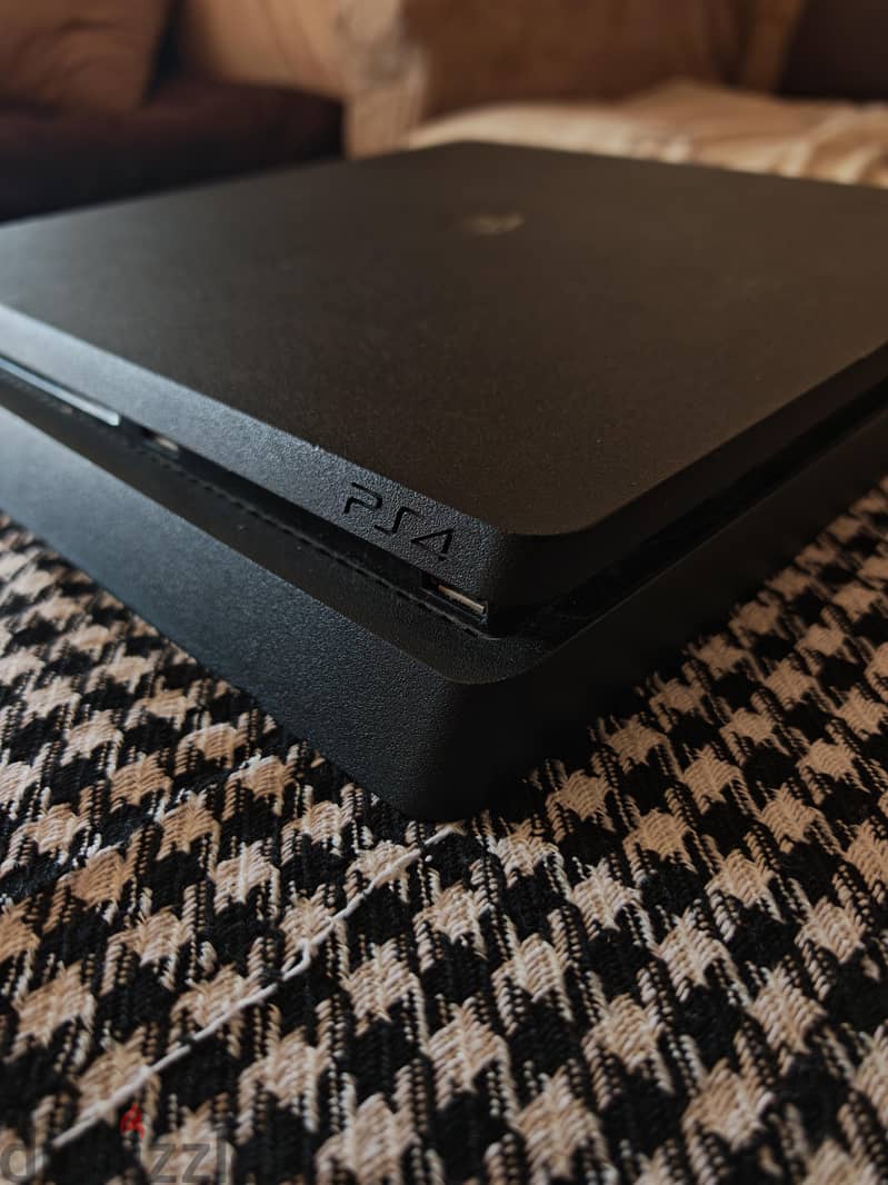 PS4 Slim | 1000GB storage 3
